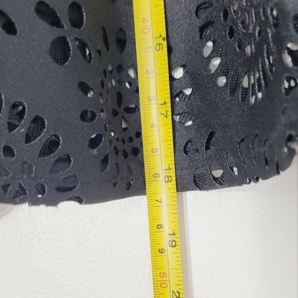 C'est Moi Black Cut Out Floral Lace Zipper Back Lined A-Line Mini Skirt Size L - Picture 8 of 10